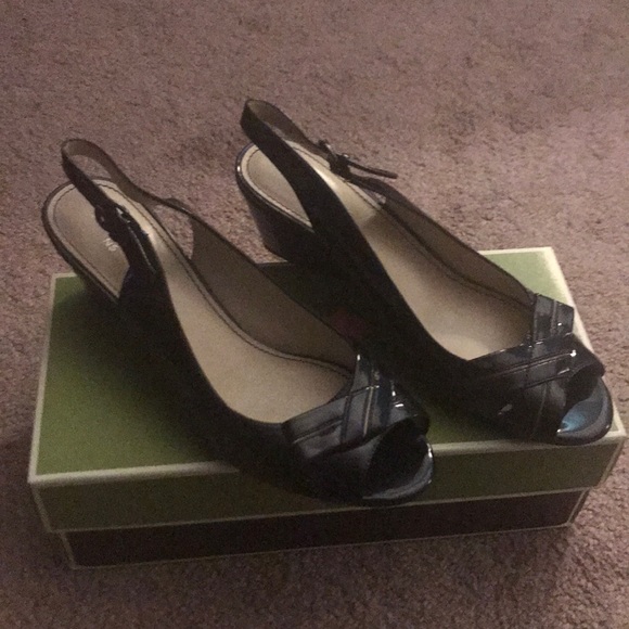 Cute and comfy heels - Picture 1 of 2